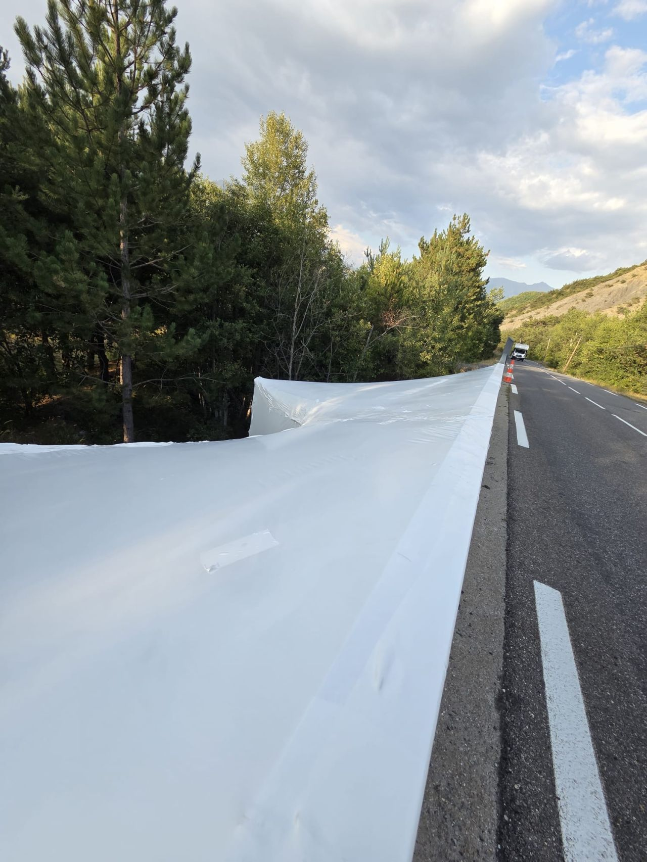Bâchage étanche du tablier du Pont du Biaret le long de la chaussée RD954