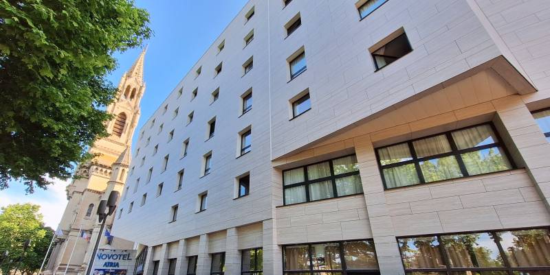 Pourquoi installer un bardage ventilé sur les façades d'un bâtiment ? — visuel 1