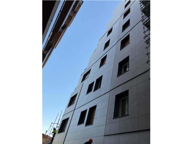 Bardage céramique PORCELANOSA et isolation thermique par l'extérieur en laine de verre
