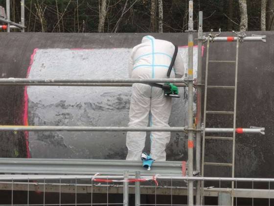 Décapage chimique, déplombage et désamiantage SS4 : une méthode puissante pour assainir les espaces en toute sécurité