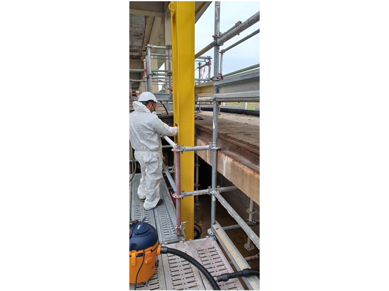 Peinture industrielle — Décapage chimique, déplombage et désamiantage SS4 : une méthode puissante pour a — photo 1