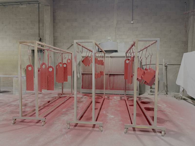 Indigo Industrie - Atelier Morières-lès-Avignon : Décapage et mise en peinture de pièces métalliques - Système ACQPA