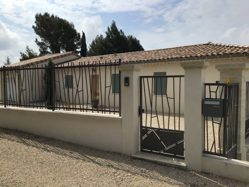 Votre idée est d'isoler par l'extérieur  une construction neuve ici un gîte sur Baumes de Venise