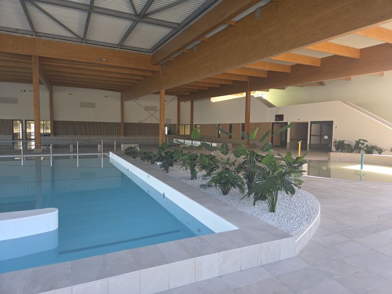 Bassins et espaces intérieurs du centre aquatique Olivier Pleindoux