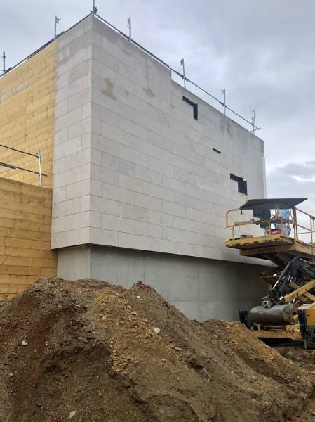 Bardage à médiathèque André-Chamson à Aigues-Mortes — photo chantier 2