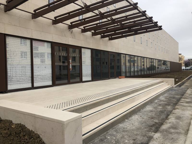 Bardage à médiathèque André-Chamson à Aigues-Mortes — photo chantier 3