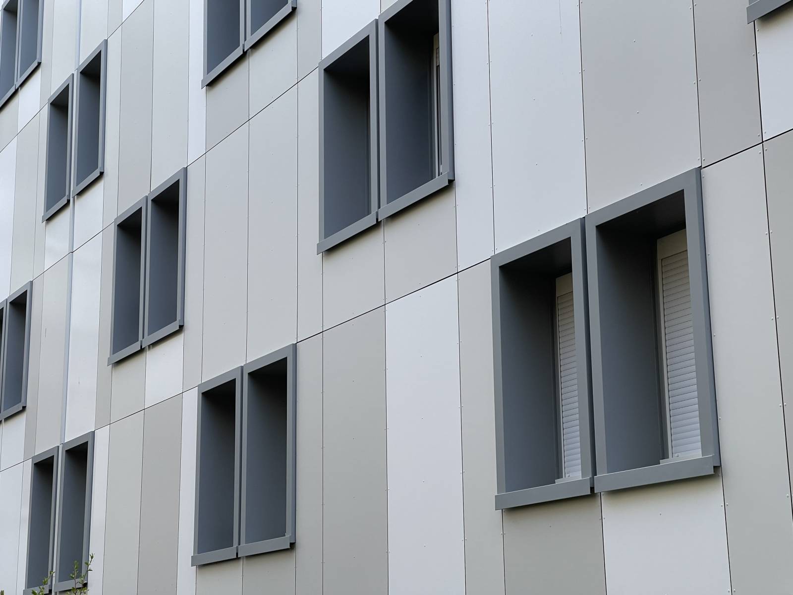 Bardage à Martigues — Installation de panneaux de bardage en laine de roche compre