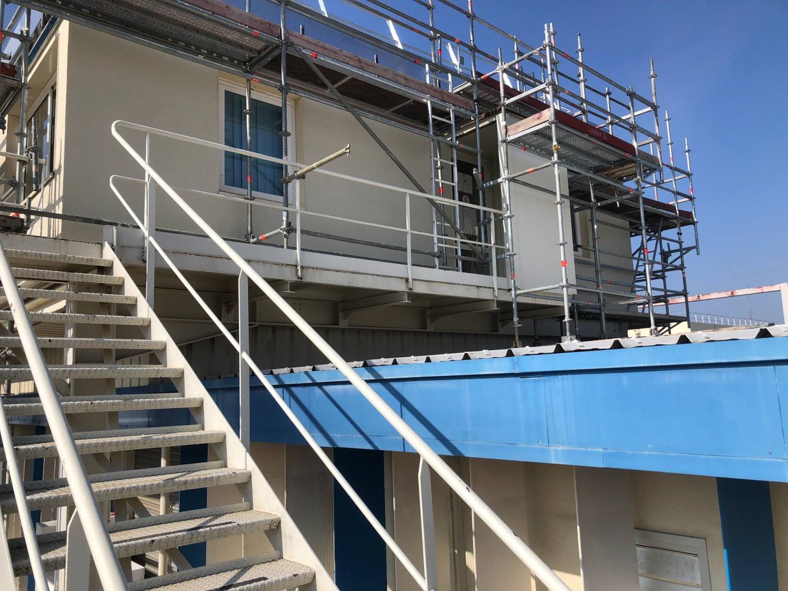 ITE à Marcoule — Isolation Thermique par l’Extérieur (ITE) de bureaux modulai