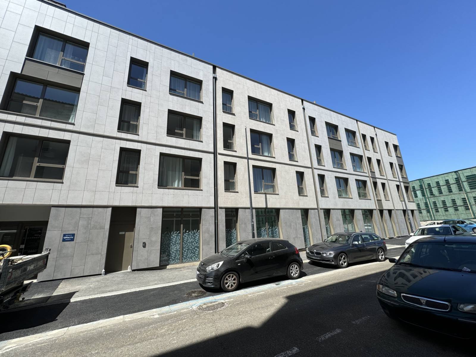 Bardage à Avignon — Pose de bardage céramique PORCELANOSA pour la résidence Seni