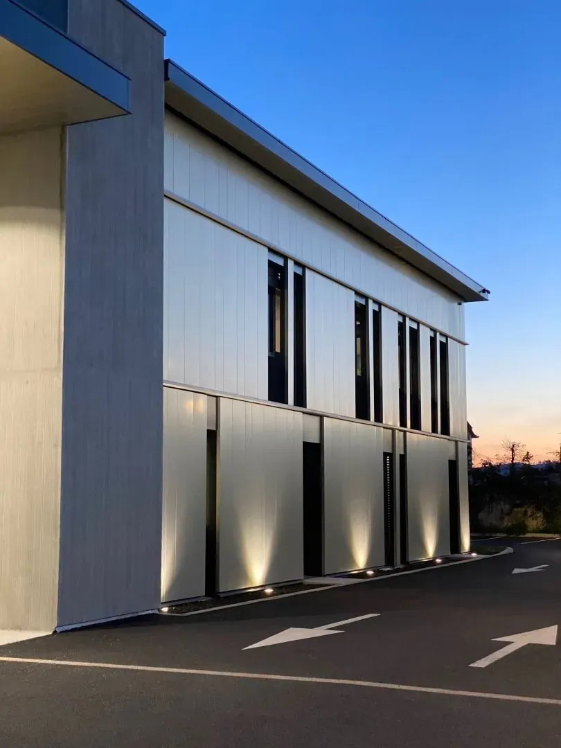 Bardage à Aubenas — Pose de bardage en lames architecturales à Aubenas (07) pour
