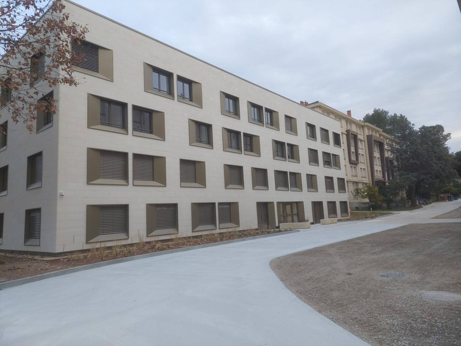 ITE à Montpellier — Pose de parement en pierre de Castrie et isolation thermique