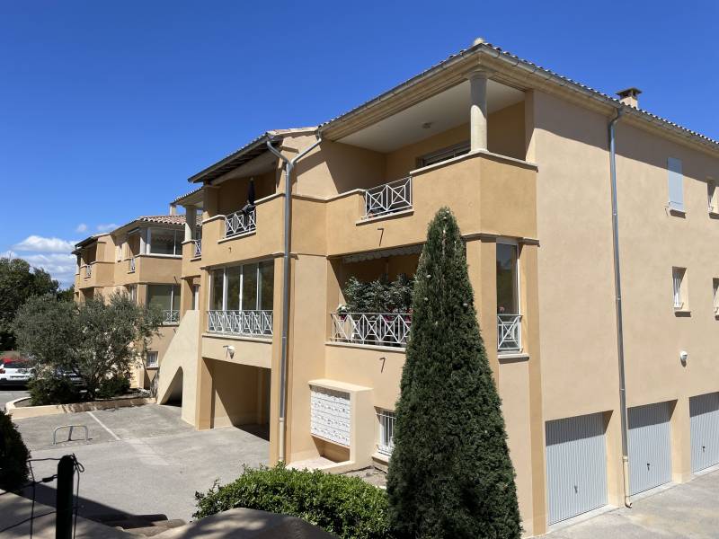 Ravalement à Ravalement de façade avec revêtement d’imperméabilité de la Villa Toscane à Salon-de-Provence — photo chantier 1