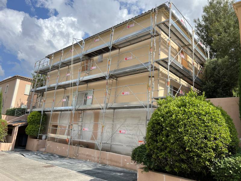 Ravalement à Ravalement de façade avec revêtement d’imperméabilité de la Villa Toscane à Salon-de-Provence — photo chantier 4