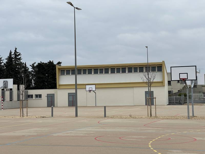 Ravalement à Ravalement de façade du gymnase Voltaire à Remoulins — Ravalement de façade du gymnase Voltaire à Remoulins (30)