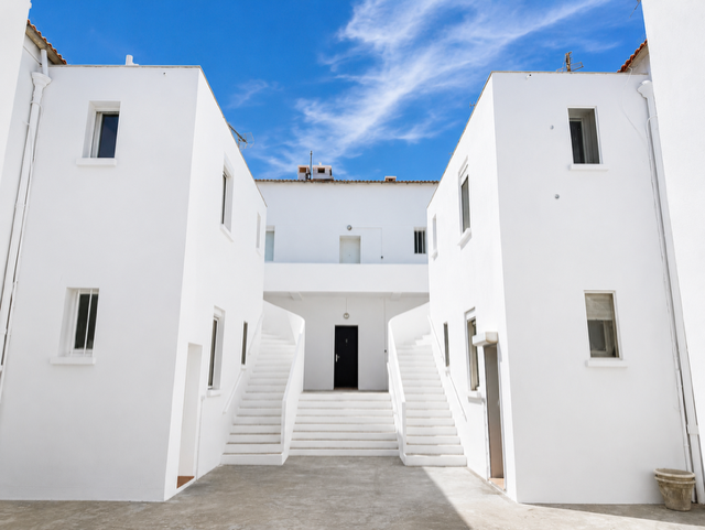 Cages d'escalier et façades après ravalement, copropriété Le Grand Large