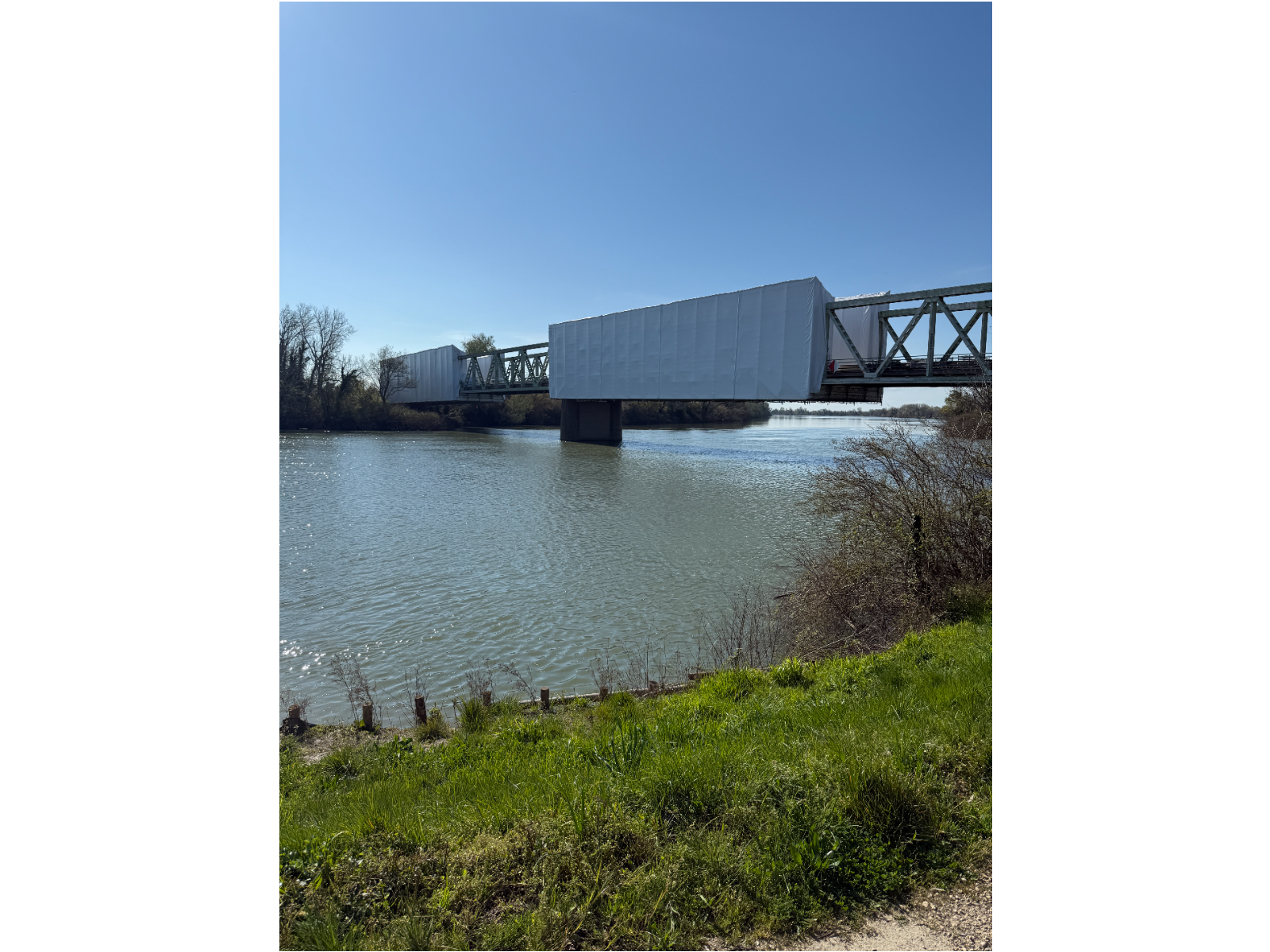 Peinture à Vauvert — Remise en peinture complète du Pont de Sylvéréal dans le Gar