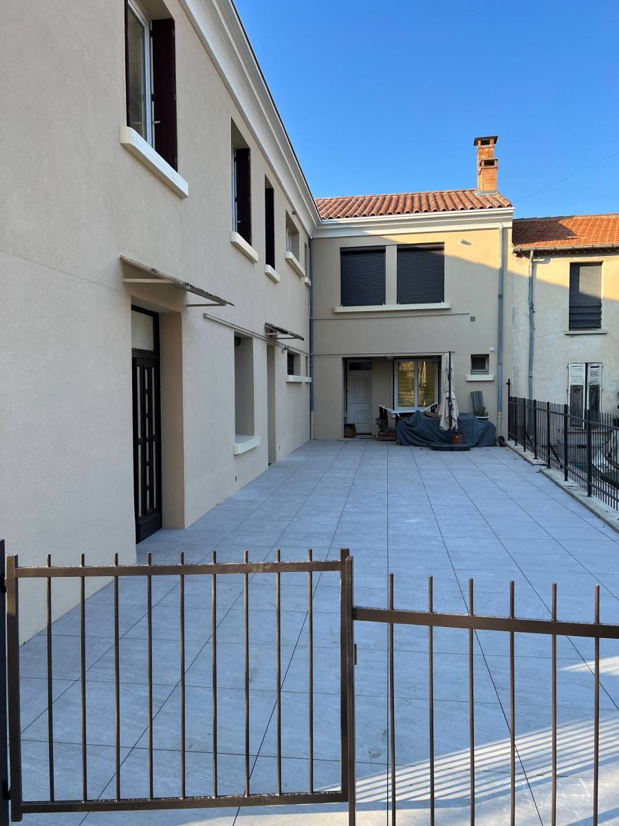 Étanchéité à Carpentras — Rénovation d'une étanchéité de terrasse accessible d'un imme